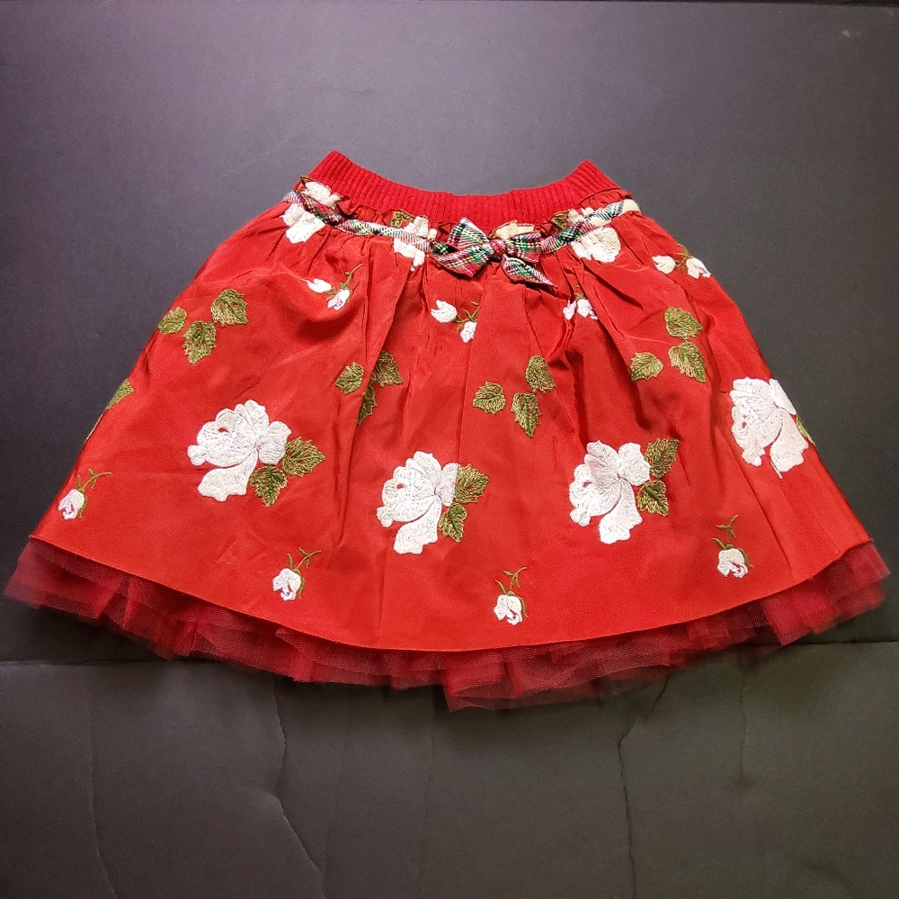 Monnolisa skurt from  Italy  size 8. Red.